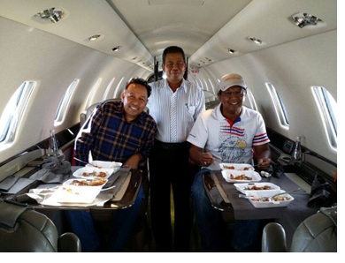Tan Sri Rozali, Amran & Borhanuddin di dalam jet mewah Tan Sri Rozali